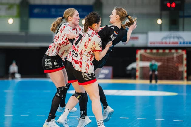 Nora Erhardt TG Nuettingen, 14 , Lisa Wieder TG Nuettingen, 07 and Astrid Richartz TSV Bayer 04 Leverkusen, 06 , duel TSV Bayer 04 Leverkusen vs TG Nuertingen, Handball, 2 Handball Bundesliga, 22 Matchday, Season 2025 26, 29 03 2026, TSV Bayer 04 Leverkusen vs TG Nuertingen, Handball, 2 HBL, 22 Matchday, Season 2025 26, 29 03 2026 Leverkusen Copyright: xEibner-Pressefoto LukasxBaldygax EP_LBA