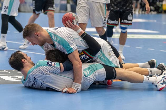 Duel between Dominik Claus SG BBM Bietigheim, 07 , Max Neuhaus TuSEM Essen, 37 and Fabian Wiederstein SG BBM Bietigheim, 18 TuSEM Essen vs SG BBM Bietigheim, Handball, 2 HBL, 25 Matchday, Season 2025 2026, 29 03 2026 TuSEM Essen vs SG BBM Bietigheim, Handball, 2 HBL, 25 Matchday, Season 2025 2026, 29 03 2026 Essen Copyright: xEibner-Pressefoto ThomasxHaeslerx EP_THR
