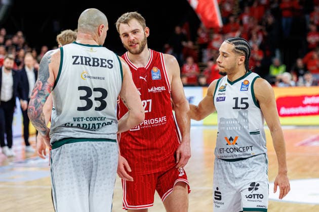 Maik Zirbes Vet Concept Gladiators Trier, 33 , Moritz Krimmer BMA365 Bamberg Baskets, 27 , Jordan Roland Vet Concept Gladiators Trier, 15 , End of game, BMA365 Bamberg Baskets vs Vet Concept Gladiators Trier, Basketball, easyCredit BBL, Matchday 26, 29 03 2026 BMA365 Bamberg Baskets vs Vet Concept Gladiators Trier, Basketball, easyCredit BBL, Matchday 26, 29 03 2026 Bamberg Copyright: xEibner-Pressefoto G.xSantemizx EP_EER