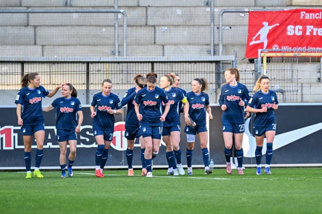 Cheers for the goal to 0 1 by Wielle Douma TSG Hoffenheim, 13 GER, SC Freiburg TSG Hoffenheim, Womens Football, Google Pixel Womens Bundesliga, 22 Matchday, Season 2025 2026, 29 03 2026 DFB REGULATIONS PROHIBIT ANY USE OF PHOTOGRAPHS AS IMAGE SEQUENCES AND OR QUASI VIDEO GER, SC Freiburg TSG Hoffenheim, Womens Football, Google Pixel Womens Bundesliga, 22 Matchday, Season 2025 2026, 29 03 2026 Freiburg Copyright: xEibner-Pressefoto ThomasxHessx EP_THS