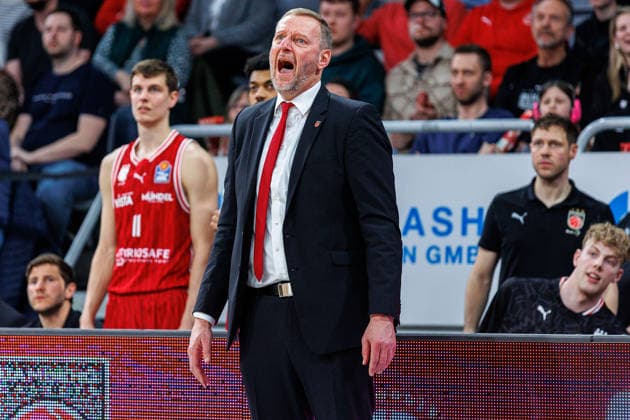 Arne Woltmann BMA365 Bamberg Baskets, Coach , single picture, single photo, portrait, portraet, cheers, cheers, positive emotions, positive emotion, BMA365 Bamberg Baskets vs Vet Concept Gladiators Trier, Basketball, easyCredit BBL, 26 Matchday, 29 03 2026 BMA365 Bamberg Baskets vs Vet Concept Gladiators Trier, Basketball, easyCredit BBL, 26 Matchday, 29 03 2026 Bamberg Copyright: xEibner-Pressefoto G.xSantemizx EP_EER