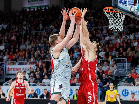Marten Linssen Vet Concept Gladiators Trier, 12 , Moritz Krimmer BMA365 Bamberg Baskets, 27 , BMA365 Bamberg Baskets vs Vet Concept Gladiators Trier, Basketball, easyCredit BBL, Matchday 26, 29 03 2026 BMA365 Bamberg Baskets vs Vet Concept Gladiators Trier, Basketball, easyCredit BBL, Matchday 26, 29 03 2026 Bamberg Copyright: xEibner-Pressefoto G.xSantemizx EP_EER