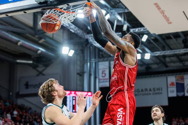Marco Hollersbacher Vet Concept Gladiators Trier, 09 , Ejiofor Onu BMA365 Bamberg Baskets, 35 , BMA365 Bamberg Baskets vs Vet Concept Gladiators Trier, Basketball, easyCredit BBL, Matchday 26, 29 03 2026 BMA365 Bamberg Baskets vs Vet Concept Gladiators Trier, Basketball, easyCredit BBL, Matchday 26, 29 03 2026 Bamberg Copyright: xEibner-Pressefoto G.xSantemizx EP_EER