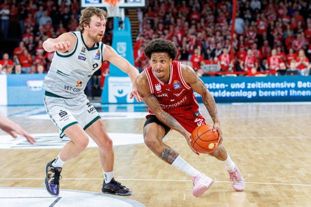 Marco Hollersbacher Vet Concept Gladiators Trier, 09 , Demarcus Demonia BMA365 Bamberg Baskets, 08 , BMA365 Bamberg Baskets vs Vet Concept Gladiators Trier, Basketball, easyCredit BBL, Matchday 26, 29 03 2026 BMA365 Bamberg Baskets vs Vet Concept Gladiators Trier, Basketball, easyCredit BBL, Matchday 26, 29 03 2026 Bamberg Copyright: xEibner-Pressefoto G.xSantemizx EP_EER