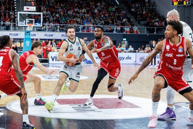 Zachary Ensminger BMA365 Bamberg Baskets, 01 , Clay Guillozet Vet Concept Gladiators Trier, 04 , Ejiofor Onu BMA365 Bamberg Baskets, 35 , BMA365 Bamberg Baskets vs Vet Concept Gladiators Trier, Basketball, easyCredit BBL, Matchday 26, 29 03 2026 BMA365 Bamberg Baskets vs Vet Concept Gladiators Trier, Basketball, easyCredit BBL, Matchday 26, 29 03 2026 Bamberg Copyright: xEibner-Pressefoto G.xSantemizx EP_EER