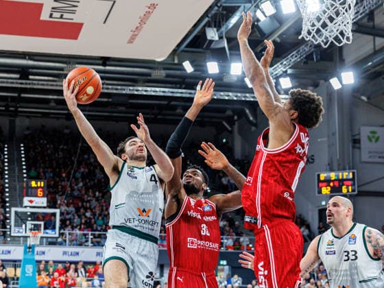 Clay Guillozet Vet Concept Gladiators Trier, 04 , Ejiofor Onu BMA365 Bamberg Baskets, 35 , Demarcus Demonia BMA365 Bamberg Baskets, 08 , BMA365 Bamberg Baskets vs Vet Concept Gladiators Trier, Basketball, easyCredit BBL, Matchday 26, 29 03 2026 BMA365 Bamberg Baskets vs Vet Concept Gladiators Trier, Basketball, easyCredit BBL, Matchday 26, 29 03 2026 Bamberg Copyright: xEibner-Pressefoto G.xSantemizx EP_EER