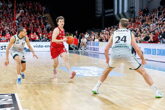 Jordan Roland Vet Concept Gladiators Trier, 15 , Richard Balint BMA365 Bamberg Baskets, 11 , JJ Mann Vet Concept Gladiators Trier, 24 , BMA365 Bamberg Baskets vs Vet Concept Gladiators Trier, Basketball, easyCredit BBL, Matchday 26, 29 03 2026 BMA365 Bamberg Baskets vs Vet Concept Gladiators Trier, Basketball, easyCredit BBL, Matchday 26, 29 03 2026 Bamberg Copyright: xEibner-Pressefoto G.xSantemizx EP_EER