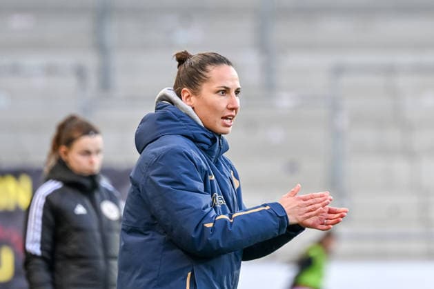 Eva Maria Virsinger TSG Hoffenheim, Coach with gestures GER, SC Freiburg TSG Hoffenheim, Womens Football, Google Pixel Womens Bundesliga, 22 Matchday, Season 2025 2026, 29 03 2026 DFB REGULATIONS PROHIBIT ANY USE OF PHOTOGRAPHS AS IMAGE SEQUENCES AND OR QUASI VIDEO GER, SC Freiburg TSG Hoffenheim, Womens Football, Google Pixel Womens Bundesliga, 22 Matchday, Season 2025 2026, 29 03 2026 Freiburg Copyright: xEibner-Pressefoto ThomasxHessx EP_THS