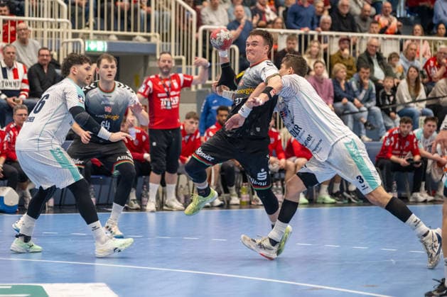 Duel between Max Neuhaus TuSEM Essen, 37 and Nikola Vlahovic SG BBM Bietigheim, 03 TuSEM Essen vs SG BBM Bietigheim, Handball, 2 HBL, 25 Matchday, Season 2025 2026, 29 03 2026 TuSEM Essen vs SG BBM Bietigheim, Handball, 2 HBL, 25 Matchday, Season 2025 2026, 29 03 2026 Essen Copyright: xEibner-Pressefoto ThomasxHaeslerx EP_THR