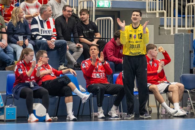 Juergen Mueller SG BBM Bietigheim, goalkeeping coach and Martin Tomovski SG BBM Bietigheim, 12 motivate Jan Hrdlicka SG BBM Bietigheim, 96 TuSEM Essen vs SG BBM Bietigheim, Handball, 2 HBL, 25 Matchday, Season 2025 2026, 29 03 2026 TuSEM Essen vs SG BBM Bietigheim, Handball, 2 HBL, 25 Matchday, Season 2025 2026, 29 03 2026 Essen Copyright: xEibner-Pressefoto ThomasxHaeslerx EP_THR