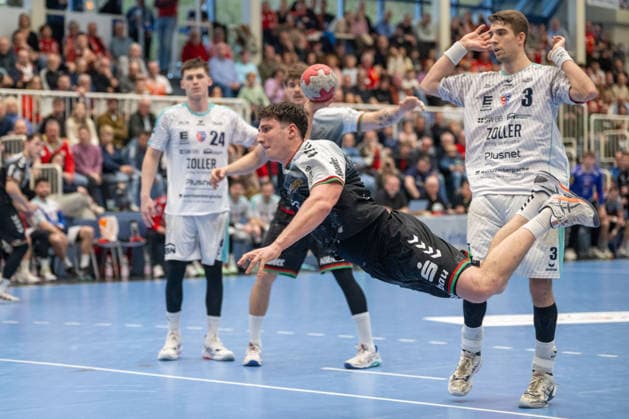 Valentin Willner TuSEM Essen, 05 has beaten Nikola Vlahovic SG BBM Bietigheim, 03 and throws TuSEM Essen vs SG BBM Bietigheim, Handball, 2 HBL, 25 Matchday, Season 2025 2026, 29 03 2026 TuSEM Essen vs SG BBM Bietigheim, Handball, 2 HBL, 25 Matchday, Season 2025 2026, 29 03 2026 Essen Copyright: xEibner-Pressefoto ThomasxHaeslerx EP_THR