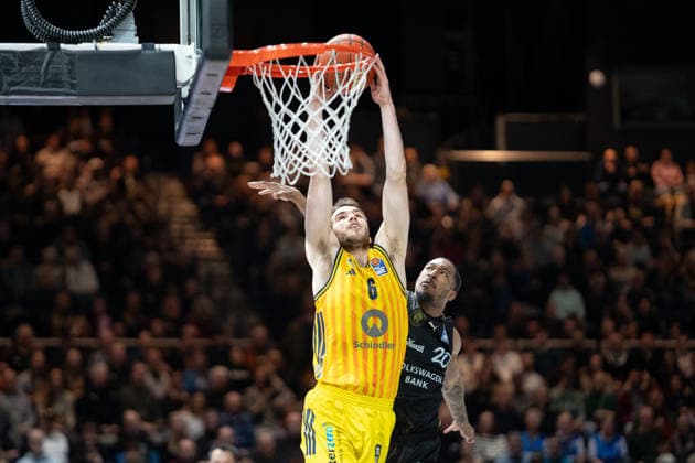 Malte Delow Nr 6 Alba Berlin vs Bryant Crawford Nr 20 Basketball Loewen Braunschweig GER, Basketball Loewen Braunschweig vs Alba Berlin, Basketball, easyCredit BBL, Week 26, Season 2025 26, 29 03 2026 GER, Basketball Loewen Braunschweig vs Alba Berlin, Basketball, easyCredit BBL, Week 26, Season 2025 26, 29 03 2026 Braunschweig Copyright: xEibner-Pressefoto DanielxREINELTx EP_DRT