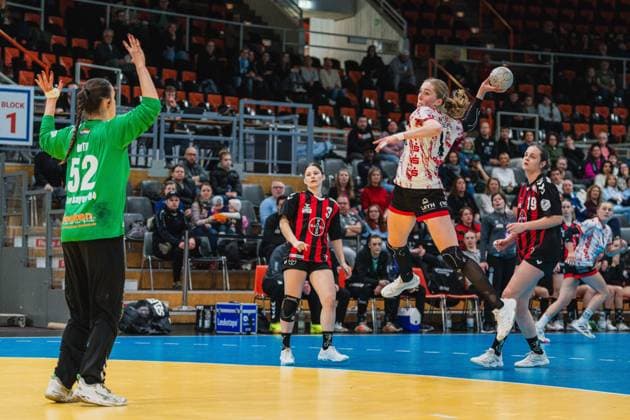 Merle Muth TSV Bayer 04 Leverkusen, 52 , Dana Gruner TSV Bayer 04 Leverkusen, 03 , Nora Erhardt TG Nuettingen, 14 on jump shot, Denise Mol TSV Bayer 04 Leverkusen, 19 TSV Bayer 04 Leverkusen vs TG Nuertingen, Handball, 2 Handball Bundesliga, 22 Matchday, Season 2025 26, 29 03 2026, TSV Bayer 04 Leverkusen vs TG Nuertingen, Handball, 2 HBL, 22 Matchday, Season 2025 26, 29 03 2026 Leverkusen Copyright: xEibner-Pressefoto LukasxBaldygax EP_LBA