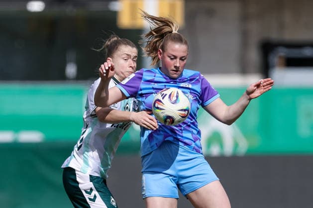 from left Michelle Ulbrich SV Werder Bremen, 5 and Ramona Maier SGS Essen, 9 in duel, duel, dynamic, action, action scene, portrait, close-up, THE DFB REGULATIONS PROHIBIT ANY USE OF PHOTOGRAPHS AS IMAGE SEQUENCES AND OR QUASI VIDEO , 29 03 2026, Bremen Germany , Football, Google Pixel Womens Bundesliga, SV Werder Bremen SGS Essen xobx