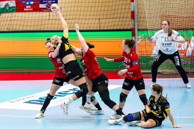 29 03 2026, GER, Handball, Women, Season 2025 2026, EHF European League, Quarter-finals, Thueringer HC Nykobing Falster Handbold Jana Scheib Thueringer HC,20 , Nanna Hinnerfeldt Andersen Nykobing Falster Handbold , Josefine Hanfland Thueringer HC,57 , Luca Farago Thueringer HC,19 , g3 99947 Bad Langensalza Salza Halle Sporthalle Mehrz Thüringen Germany