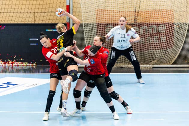 29 03 2026, GER, Handball, Women, Season 2025 2026, EHF European League, Quarter-finals, Thueringer HC Nykobing Falster Handbold Jana Scheib Thueringer HC,20 , Nanna Hinnerfeldt Andersen Nykobing Falster Handbold , Josefine Hanfland Thueringer HC,57 , Luca Farago Thueringer HC,19 99947 Bad Langensalza Salza Halle Sporthalle Mehrz Thüringen Germany