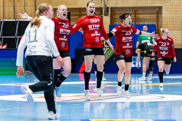 29 03 2026, GER, Handball, Women, Season 2025 2026, EHF European League, Quarter-finals, Thueringer HC Nykobing Falster Handbold exuberant jubilation among the Thueringer HC team, with Johanna Reichert Thueringer HC,29 , Csenge Kuczora Thueringer HC,59 , Natsuki Aizawa Thueringer HC,23 99947 Bad Langensalza Salza Halle Sporthalle Mehrz Thüringen Germany