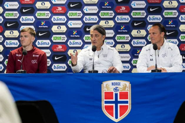 Switzerland national team, Nationalteam training and press conference, PK, Pressekonferenz Michel Aebischer, Head coach Murat Yakin and Adrian Arnold, Head of Corporate Communications at the Swiss Football Association, form left, speak during a press conference of the Swiss national soccer team, one day before the international soccer match between Norway and Switzerland at the Ullevaal Stadium in Oslo, Norway, 30 March 2026. OSLO Norway Copyright: xCYRILxZINGAROx