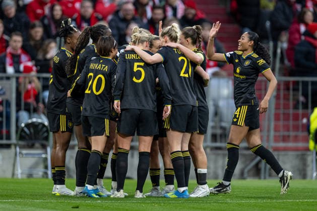 England celebrate with Melvine Malard Manchester United WFC, 09 their goal for 0 1 GER, FC Bayern Muenchen vs Manchester United W F C , Football, UEFA Womans Champions League, Quarter-final second leg, 2025 2026 season, 01 04 2026 GER, FC Bayern Muenchen vs Manchester United W F C , Football, UEFA Womans Champions League, Quarter-final second leg, 2025 2026 season, 01 04 2026 Muenchen Copyright: xEibner-Pressefoto HeikexFeinerx EP_HFR