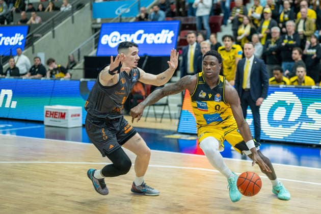 Yordan Minchev Niners Chemnitz, 91 , Babacar Sane MHP RIESEN Ludwigsburg, 00 GER, MHP RIESEN Ludwigsburg vs Niners Chemnitz, Basketball Bundesliga, easycredit BBL, 27 Matchday, Season 2025 2026, 01 04 2026, GER, MHP RIESEN Ludwigsburg vs Niners Chemnitz, Basketball Bundesliga, easycredit BBL, 27 Matchday, Season 2025 2026, 01 04 2026 Ludwigsburg Copyright: xEibner-Pressefoto SaschaxWaltherx EP_EER