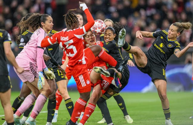 GER, Munich, Bayern Munich vs Manchester United, WomenÂs Champions League, Football, UEFA, Season 2025 2026, Allianz Arena, Quarter-final, Second leg in the picture Momoko Tanikawa Bayern Munich 18 , Jayde Riviere Manchester United Women 14 , Bustle in the penalty area DFB DFL REGULATIONS PROHIBIT ANY USE OF PHOTOGRAPHS AS IMAGE SEQUENCES AND OR QUASI VIDEO, 01 04 2026 Copyright: HMBxMedia HendrikxHamelau