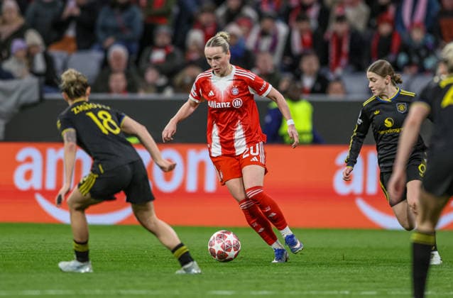 GER, Munich, Bayern Munich vs Manchester United, WomenÂs Champions League, Football, UEFA, Season 2025 2026, Allianz Arena, Quarter-final, Second leg in picture f l Julia Zigotti Manchester United Women 18 , Franziska Kett Bayern Munich 20 DFB DFL REGULATIONS PROHIBIT ANY USE OF PHOTOGRAPHS AS IMAGE SEQUENCES AND OR QUASI VIDEO, 01 04 2026 Copyright: HMBxMedia HendrikxHamelau