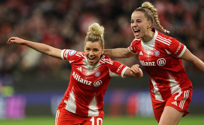 Dallmann Linda Tor 2-1 , FC Bayern München Manchester United, ManU Frauen , Viertelfinale , Women Champions League , Fußball , in den Allianz Arena Stadion , in München , Bayern , Deutschland. April 01 , 2026 . Photo by: Davide Elias IPA Photo Pressefoto DENL Copyright: xDavidexEliasx