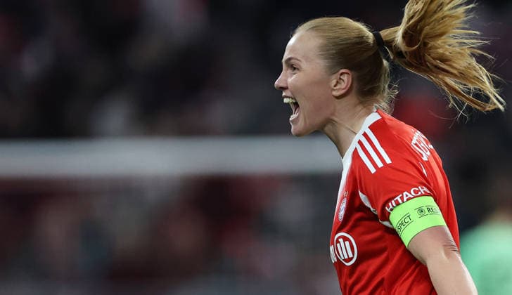 Viggosdottir Glodis Perla Tor 1-1 , FC Bayern München Manchester United, ManU Frauen , Viertelfinale , Women Champions League , Fußball , in den Allianz Arena Stadion , in München , Bayern , Deutschland. April 01 , 2026 . Photo by: Davide Elias IPA Photo Pressefoto DENL Copyright: xDavidexEliasx