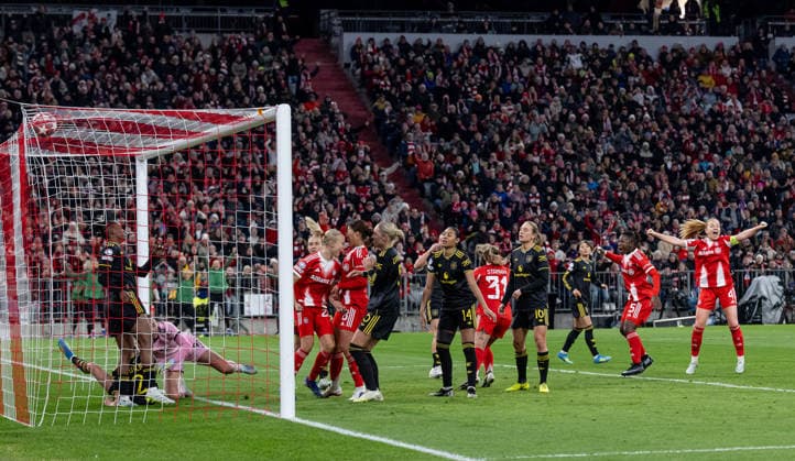 Glodis Perla Viggosdottir FC Bayern Muenchen Women, 04 on her goal to equalize 1 1 GER, FC Bayern Muenchen vs Manchester United W F C , Football, UEFA Womens Champions League, Quarter-final second leg, 2025 2026 season, 01 04 2026 GER, FC Bayern Muenchen vs Manchester United W F C , Football, UEFA Womens Champions League, Quarter-final second leg, 2025 2026 season, 01 04 2026 Muenchen Copyright: xEibner-Pressefoto HeikexFeinerx EP_HFR
