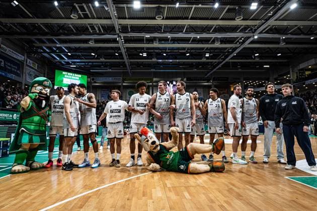 The Gladiators celebrate the victory, Vet Concept Gladiators Trier vs Fitness First Wuerzburg Baskets, Basketball, easyCredit BBL, Matchday 27, Season 2025 2026, 01 04 2026 Vet Concept Gladiators Trier vs Fitness First Wuerzburg Baskets, Basketball, easyCredit BBL, Matchday 27, Season 2025 2026, 01 04 2026 Copyright: xEibner-Pressefoto AlexanderxNeisx EP_ANS