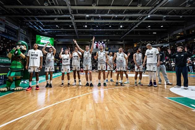 The Gladiators celebrate the victory, Vet Concept Gladiators Trier vs Fitness First Wuerzburg Baskets, Basketball, easyCredit BBL, Matchday 27, Season 2025 2026, 01 04 2026 Vet Concept Gladiators Trier vs Fitness First Wuerzburg Baskets, Basketball, easyCredit BBL, Matchday 27, Season 2025 2026, 01 04 2026 Copyright: xEibner-Pressefoto AlexanderxNeisx EP_ANS
