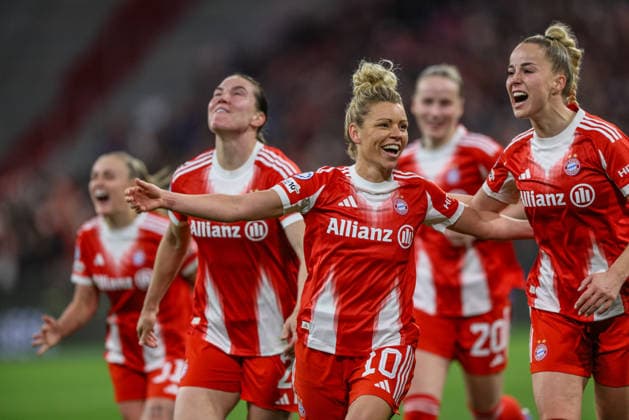 GER, Munich, Bayern Munich vs Manchester United, WomenÂs Champions League, Football, UEFA, 2025 2026 season, Allianz Arena, quarter-final, second leg in the picture Linda Dallmann Bayern Munich 10 , 2 0, goal, joy, jubilation and emotion, goal scored, Giulia Gwinn Bayern Munich 7 DFB DFL REGULATIONS PROHIBIT ANY USE OF PHOTOGRAPHS AS IMAGE SEQUENCES AND OR QUASI VIDEO, 01 04 2026 Copyright: HMBxMedia HendrikxHamelau