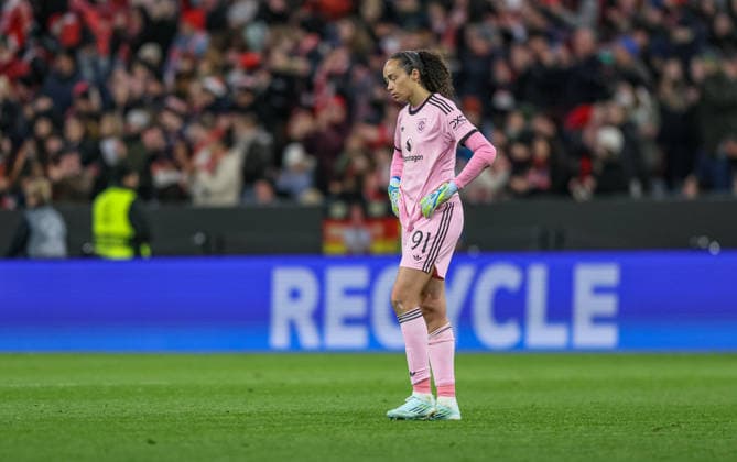 GER, Munich, Bayern Munich vs Manchester United, WomenÂs Champions League, Football, UEFA, 2025 2026 season, Allianz Arena, quarter-final, second leg in picture Phallon Tullis Joyce Manchester United Women 91 after lose, emotions, sadness and frustration, emotions after defeat DFB DFL REGULATIONS PROHIBIT ANY USE OF PHOTOGRAPHS AS IMAGE SEQUENCES AND OR QUASI VIDEO, 01 04 2026 Copyright: HMBxMedia HendrikxHamelau