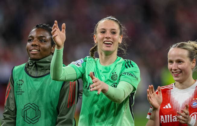 GER, Munich, Bayern Munich vs Manchester United, WomenÂs Champions League, Football, UEFA, 2025 2026 season, Allianz Arena, quarter-final, second leg in picture Joy, jubilation, emotions after FC Bayern Munich win against Manchester United after 2 1 goals, Ena Mahmutovic Bayern Munich 32 DFB DFL REGULATIONS PROHIBIT ANY USE OF PHOTOGRAPHS AS IMAGE SEQUENCES AND OR QUASI VIDEO, 01 04 2026 Copyright: HMBxMedia HendrikxHamelau