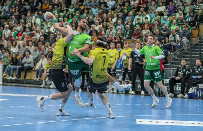 GER, Wetzlar, HSG Wetzlar vs TVB 1898 Stuttgart, Daikin Handball Bundesliga, Handball, HBL, Season 2025 2026, Buderus Arena Wetzlar, 27 Matchday in the picture from l Philipp Ahouansou HSG Wetzlar 19 , Kasper Lien TVB Stuttgart 7 DFB DFL REGULATIONS PROHIBIT ANY USE OF PHOTOGRAPHS AS IMAGE SEQUENCES AND OR QUASI VIDEO, 02 04 2026 Copyright: HMBxMedia HendrikxHamelau