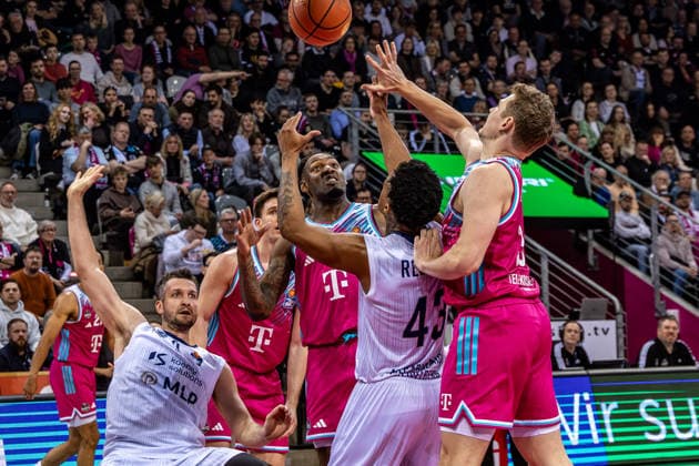 Eric Reed II Jr MLP Academics Heidelberg, 43 , Niklas Wuerzner MLP Academics Heidelberg, 02 vs Patrick Heckmann Telekom Baskets Bonn, 33 , Grayson Murphy Telekom Baskets Bonn, 07 , Alijah Comithier Telekom Baskets Bonn, 02 Telekom Baskets Bonn vs MLP Academics Heidelberg, Basketball, easy Credit BBL, Matchday 27, 2025 2026, 02 04 2026 Telekom Baskets Bonn vs MLP Academics Heidelberg, Basketball, easy Credit BBL, Matchday 27, 2025 2026, 02 04 2026 Bonn Copyright: xEibner-Pressefoto GerhardxWingenderx EP_GWR