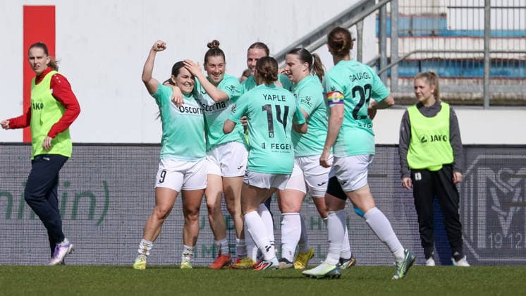Players of SC Sand with goal celebration, cheering, jubilant, optimistic, game scene, highlight, joy about the goal to 0 1 by goal scorer Pija Reininger SC Sand, 9 left , THE DFB REGULATIONS PROHIBIT ANY USE OF PHOTOGRAPHS AS IMAGE SEQUENCES AND OR QUASI VIDEO , 04 04 2026, Meppen Germany , Football, 2 Womens Bundesliga, SV Meppen SC Sand xobx