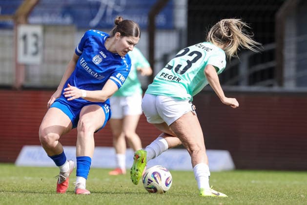 from left Anouk Blaschka SV Meppen, 10 and Ivana Slipcevic SC Sand, 23 in a duel, dynamic, action, action, game scene, THE DFB REGULATIONS PROHIBIT ANY USE OF PHOTOGRAPHS AS IMAGE SEQUENCES AND OR QUASI VIDEO , 04 04 2026, Meppen Germany , Football, 2 Womens Bundesliga, SV Meppen SC Sand xobx