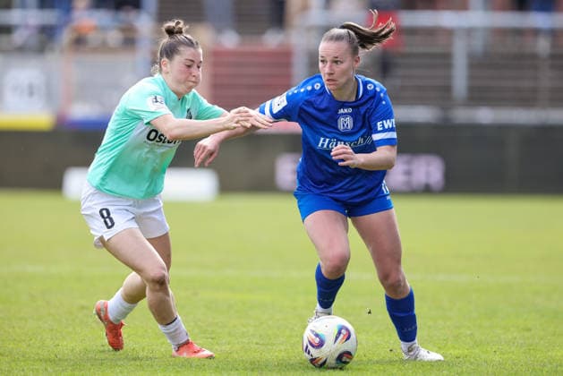 from left Kim Schneider SC Sand, 8 and Lana Hubbeling SV Meppen, 18 in duel, duel, dynamics, action, action scene, THE DFB REGULATIONS PROHIBIT ANY USE OF PHOTOGRAPHS AS IMAGE SEQUENCES AND OR QUASI VIDEO , 04 04 2026, Meppen Germany , Football, 2 Womens Bundesliga, SV Meppen SC Sand xobx
