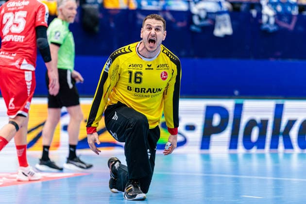 Cheers for Nebojsa Simic MT Melsungen, 16 GER, TBV Lemgo Lippe vs MT Melsungen, Handball, 1 Bundesliga, Matchday 27, Season 2025 2026, 04 04 2026 GER, TBV Lemgo Lippe vs MT Melsungen, Handball, 1 Bundesliga, Matchday 27, Season 2025 2026, 04 04 2026 Lemgo Copyright: xEibner-Pressefoto JanxRollingerx EP_JSK