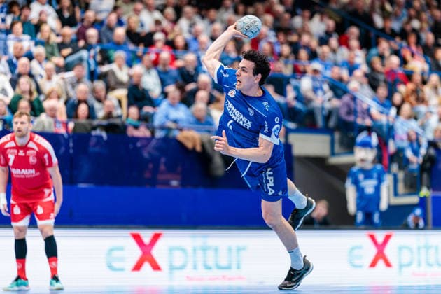 Seven-meter, Samuel Zehnder TBV Lemgo Lippe, 04 GER, TBV Lemgo Lippe vs MT Melsungen, Handball, 1 Bundesliga, Matchday 27, Season 2025 2026, 04 04 2026 GER, TBV Lemgo Lippe vs MT Melsungen, Handball, 1 Bundesliga, Matchday 27, Season 2025 2026, 04 04 2026 Lemgo Copyright: xEibner-Pressefoto JanxRollingerx EP_JSK