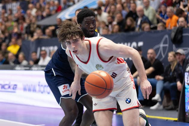 Justinian Jessup FCBB, 10 , Khyri Thomas MBC, 0 , Syntainics MBC vs FC Bayern Muenchen Basketball, Basketball, 1 Bundesliga, Men, 28 Matchday, Season 2025 26, 04 04 2026 Weißenfels Stadthalle Sachsen Anhalt Germany