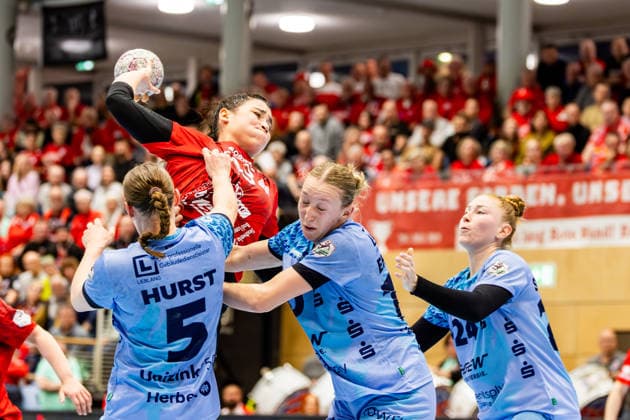 04 04 2026, GER, Handball, Women, Season 2025 2026, Alsco 1 Bl, 22 Matchday, Thueringer HC HSG Bensheim Auerbach Flames Giulia Guarieiro Thueringer HC,13 , Matilda Ehlert HSG Bensheim Auerbach Flames , Isabell Horst HSG Bensheim Auerbach Flames 99947 Bad Langensalza Salza Halle Sporthalle Mehrz Thüringen Germany