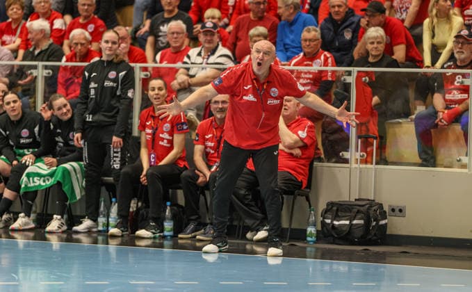 GER, Bad Langensalza, Thüringer HC vs HSG Bensheim Auerbach Flames, Alsco Handball Bundesliga Frauen, Handball, DHB, Spielzeit 2025 2026, Weststadthalle Bensheim, 22 Spieltag im Bild Herbert Müller Trainer Thüringer HC , Emotionen DFB DFL REGULATIONS PROHIBIT ANY USE OF PHOTOGRAPHS AS IMAGE SEQUENCES AND OR QUASI VIDEO, 04 04 2026 Copyright: HMBxMedia HendrikxHamelau