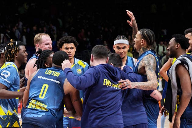 EWE Baskets Oldenburg celebrates victory, GER, ALBA Berlin vs EWE Baskets Oldenburg, Basketball Men, easy Credit BBL, Season 2025 2026, 28 Matchday, 05 04 2026 GER, ALBA Berlin vs EWE Baskets Oldenburg, Basketball Men, easy Credit BBL, Season 2025 2026, 28 Matchday, 05 04 2026 Berlin Copyright: xClaudiusxRauch,xEibner-Pressefotox xClaudiusxRauchx EP_CRH
