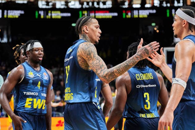 EWE Baskets Oldenburg celebrates victory, GER, ALBA Berlin vs EWE Baskets Oldenburg, Basketball Men, easy Credit BBL, Season 2025 2026, 28 Matchday, 05 04 2026 GER, ALBA Berlin vs EWE Baskets Oldenburg, Basketball Men, easy Credit BBL, Season 2025 2026, 28 Matchday, 05 04 2026 Berlin Copyright: xClaudiusxRauch,xEibner-Pressefotox xClaudiusxRauchx EP_CRH