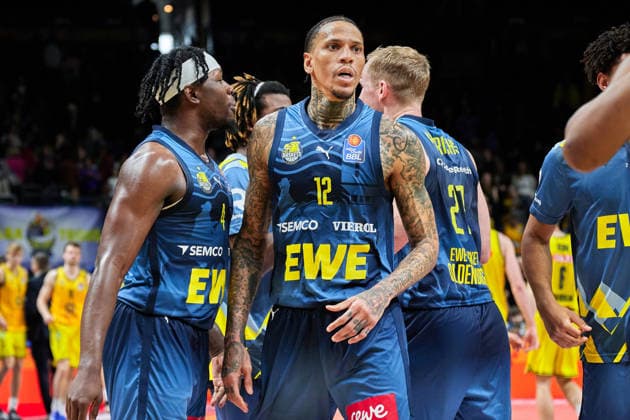 EWE Baskets Oldenburg celebrates victory, Michale Kyser EWE Baskets Oldenburg, 12 , GER, ALBA Berlin vs EWE Baskets Oldenburg, Basketball Men, easy Credit BBL, Season 2025 2026, 28 Matchday, 05 04 2026 GER, ALBA Berlin vs EWE Baskets Oldenburg, Basketball Men, easy Credit BBL, Season 2025 2026, 28 Matchday, 05 04 2026 Berlin Copyright: xClaudiusxRauch,xEibner-Pressefotox xClaudiusxRauchx EP_CRH