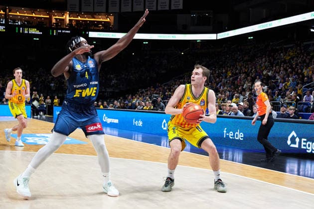 Brian Fobbs EWE Baskets Oldenburg, 04 , Malte Delow Alba Berlin, 06 , GER, ALBA Berlin vs EWE Baskets Oldenburg, Basketball Men, easy Credit BBL, Season 2025 2026, 28 Matchday, 05 04 2026 GER, ALBA Berlin vs EWE Baskets Oldenburg, Basketball Men, easy Credit BBL, Season 2025 2026, 28 Matchday, 05 04 2026 Berlin Copyright: xClaudiusxRauch,xEibner-Pressefotox xClaudiusxRauchx EP_CRH