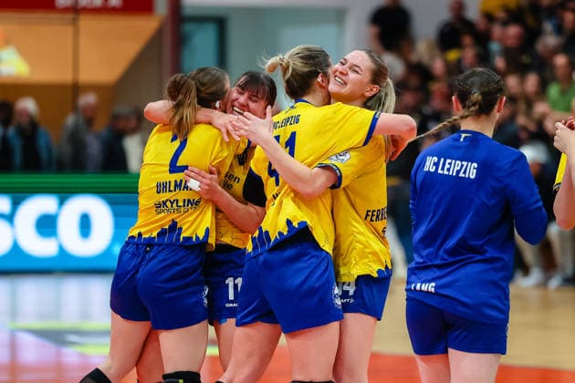 Pauline Uhlmann HC Leipzig, 02 , Alina Gaubatz HC Leipzig, 11 , Wiebke Meyer HC Leipzig, 41 , Hanna Ferber Rahnhoefer HC Leipzig, 14 Jubel Freude nach dem Sieg, HC Leipzig vs HC Roedertal, Handball, 2 Alsco Handball Bundesliga Frauen, 05 Spieltag, Saison 2025 2026, 05 04 2026, HC Leipzig vs HC Roedertal, Handball, 2 Alsco Handball Bundesliga Frauen, 05 Spieltag, Saison 2025 2026, 05 04 2026 Leipzig Copyright: xEibner-Pressefoto LauraxRoemerx EP_LRR