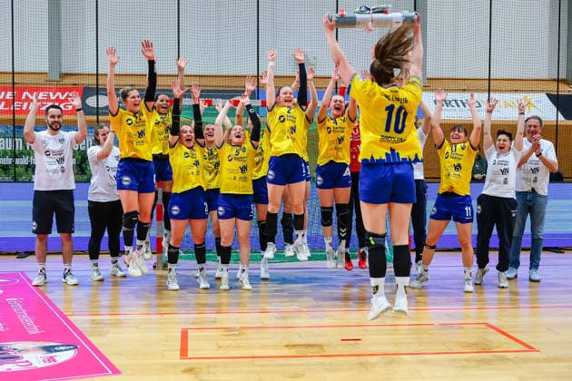 Emely Theilig HC Leipzig, 10 celebrates being named player of the match and jubilation after the victory with the team, HC Leipzig vs HC Roedertal, Handball, 2 Alsco Handball Bundesliga Women, 05 Matchday, Season 2025 2026, 05 04 2026, HC Leipzig vs HC Roedertal, Handball, 2 Alsco Handball Bundesliga Women, 05 Matchday, Season 2025 2026, 05 04 2026 Leipzig Copyright: xEibner-Pressefoto LauraxRoemerx EP_LRR